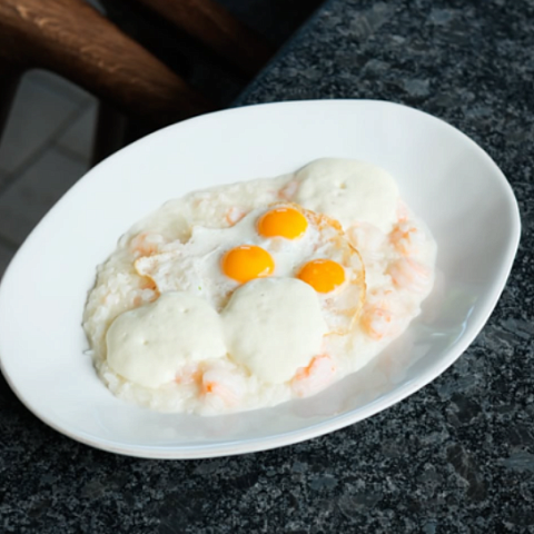 Рисовая каша с креветками